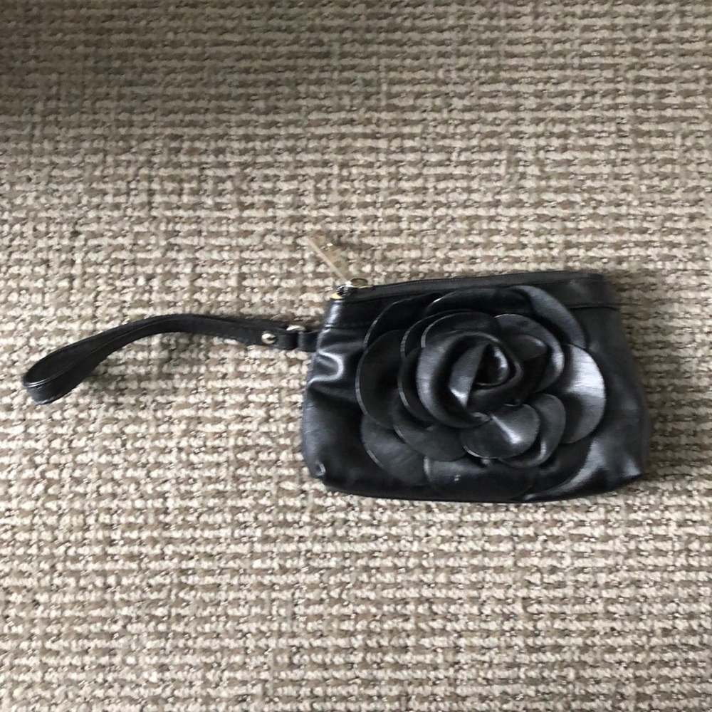 Black wristlet